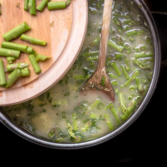 Chřestová polévka s rukolou - recept krok 5